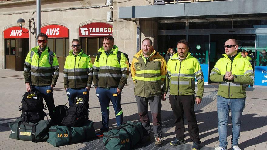 Componentes de la Brif de Laza esperando para irse a Madrid y volar a Chile. |   // I. O.