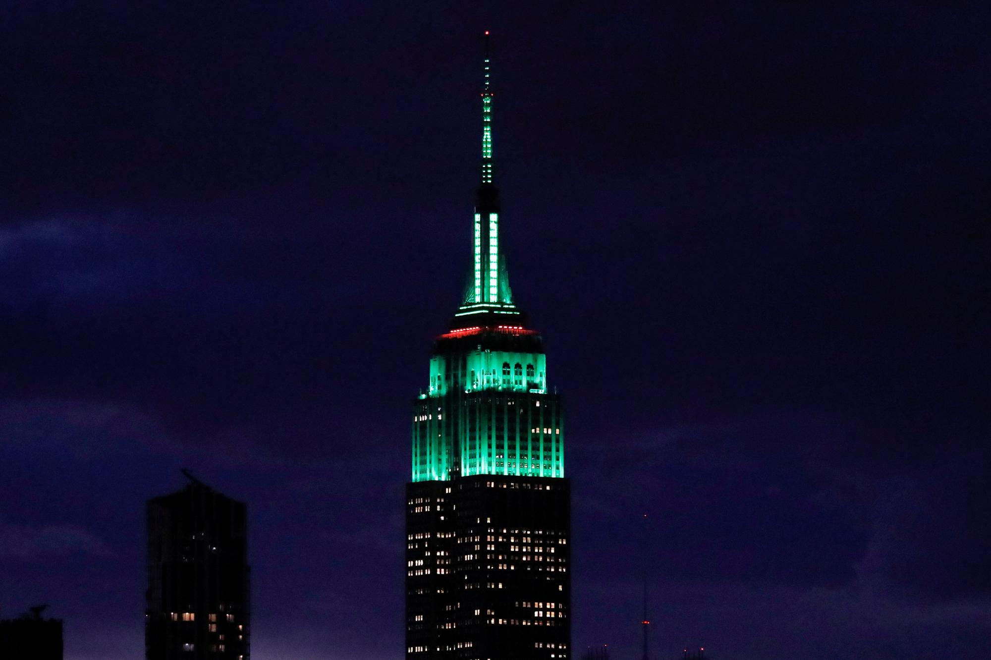 El Empire State Building se tiñe de verde