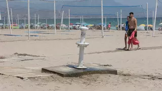 Lavapiés disuasorios en la playa de San Juan