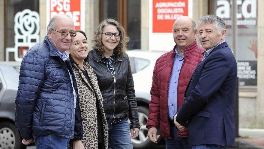 Mónica González Conde, en el centro, junto a los otro cuatro primeros integrantes de la lista.