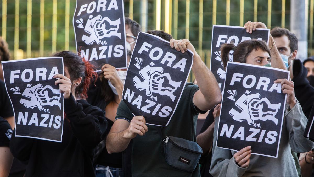 Antifascistas concentrados en el barrio de Benimaclet en repulsa a una manifestación neonazi.