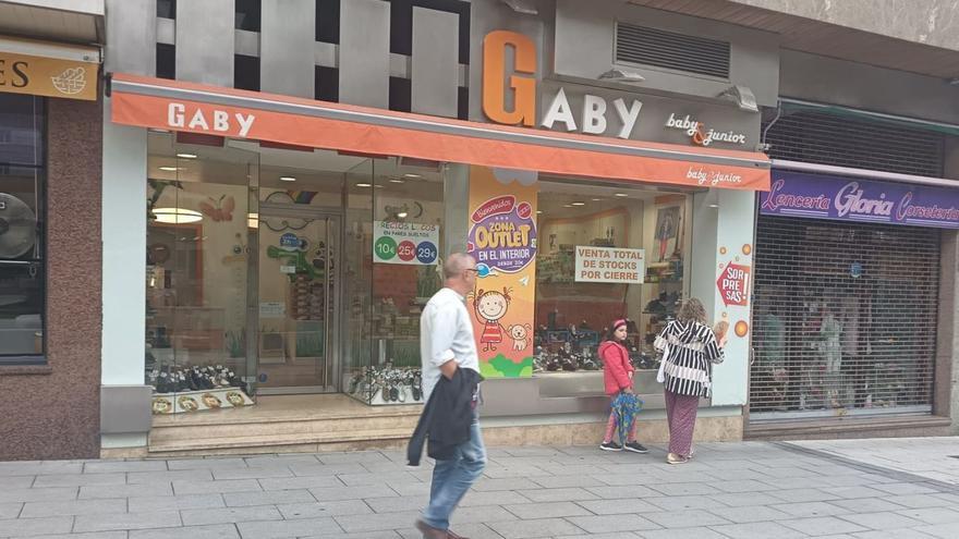 Fachada de la zapatería infantil Gaby, en la plaza La Merced. | M. Martínez