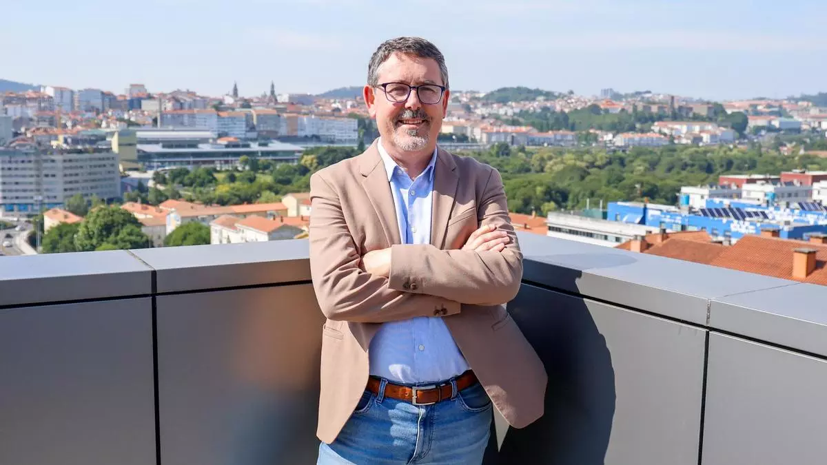 Manuel González, alcalde de Outes: "Os concellos rurais tamén precisamos vivenda pública"