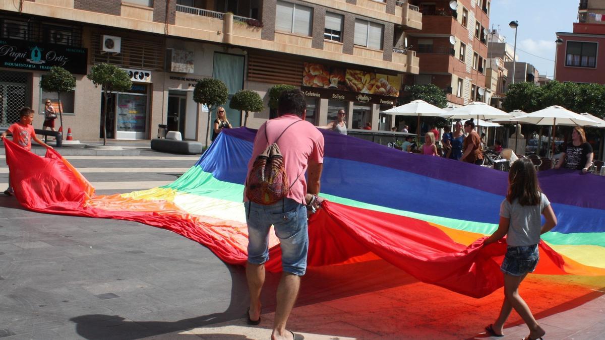Almassora se suma a la defensa de los derechos del colectivo LGTBIQ+.