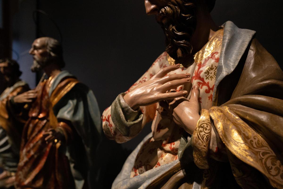 Las esculturas de San Bartolomé, San Mateo y San Felipe que acoge la Galería de las Colecciones Reales.