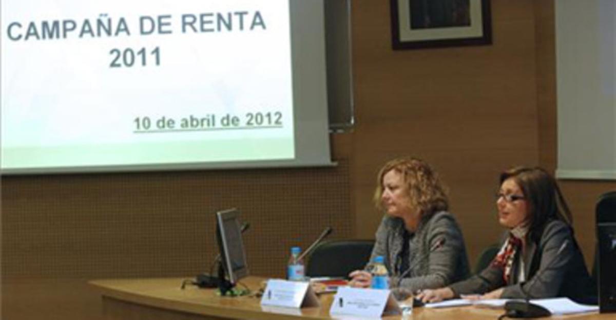 La directora general de la Agencia Tributaria, Beatriz Viana Miguel y María Ángeles Fernández Pérez, directora del departamento de Gestión Tributaria, durante la presentación de la puesta en marcha de la campaña de la Renta 2011 La directora general de la Agencia Tributaria, Beatriz Viana Miguel y María Ángeles Fernández Pérez, directora del departamento de Gestión Tributaria, durante la presentación de la puesta en marcha de la campaña de la Renta 2011