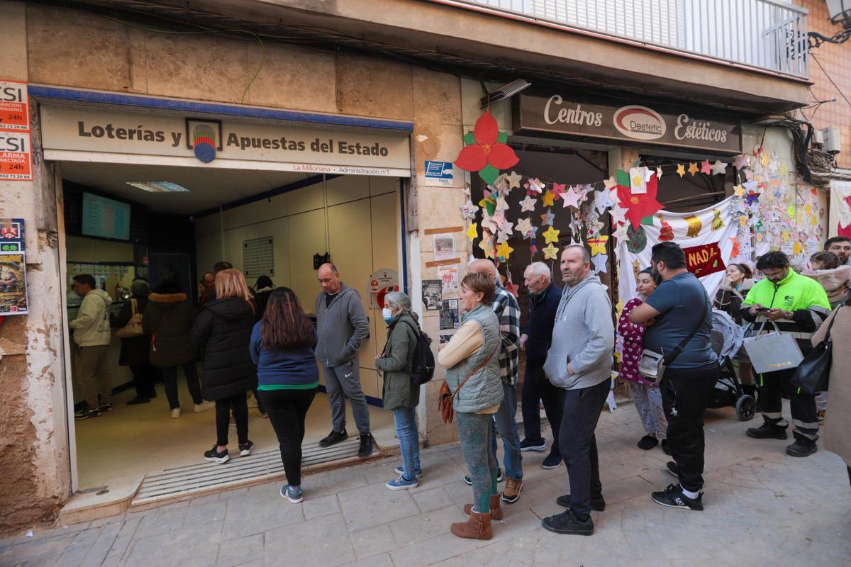 En busca del gordo de la Lotería en la zona cero de la dana