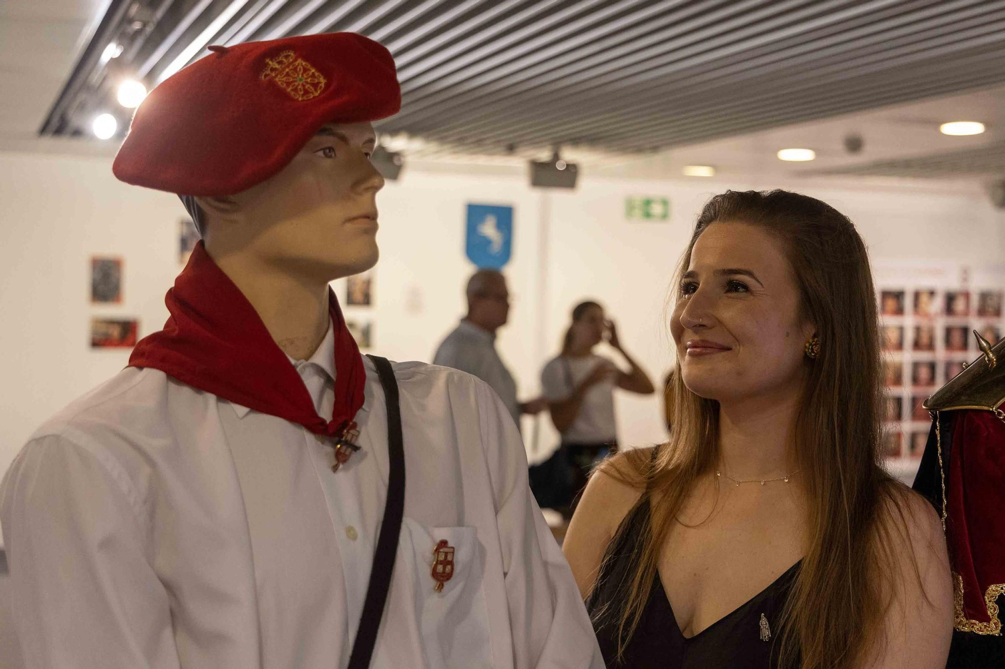 La Fila Navarros de San Blas expone sus 50 años de historia en el Club Información.