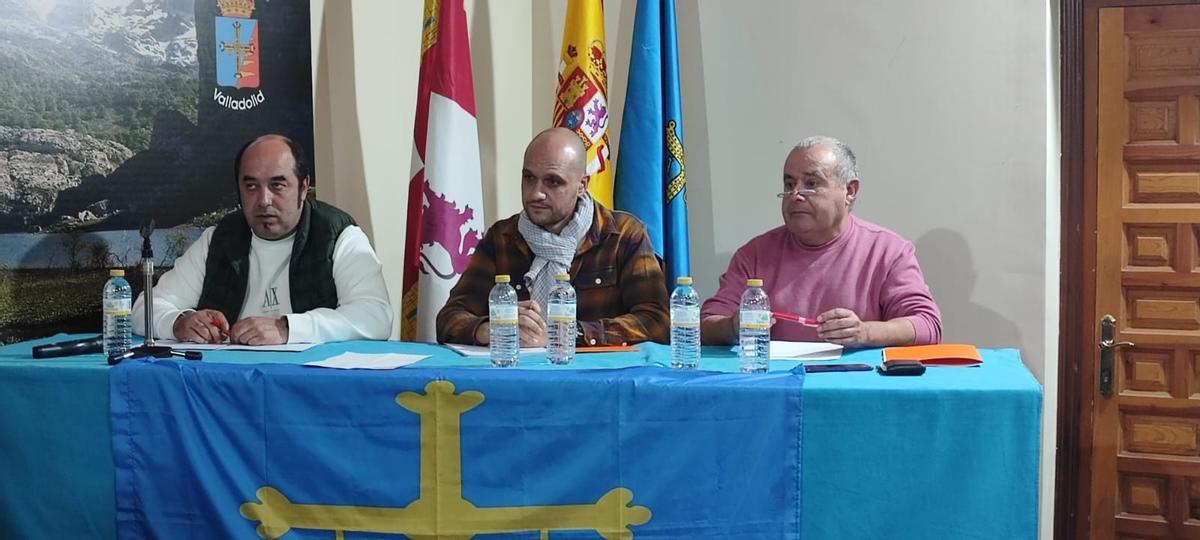 De izquierda a derecha, el jurado compuesto por Celso Díaz, Rafael Carracedo y Manuel Durán