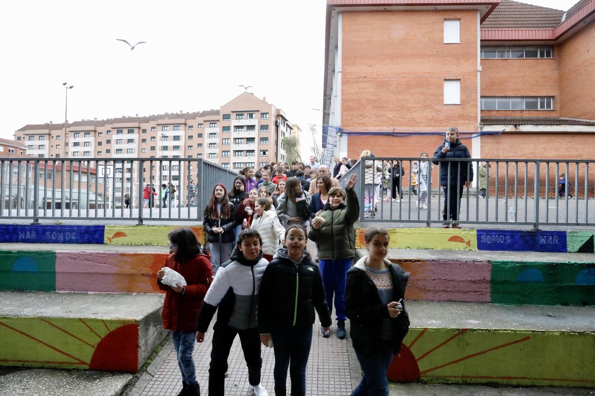 Los escolares derriban muros con pinceles (en imágenes)