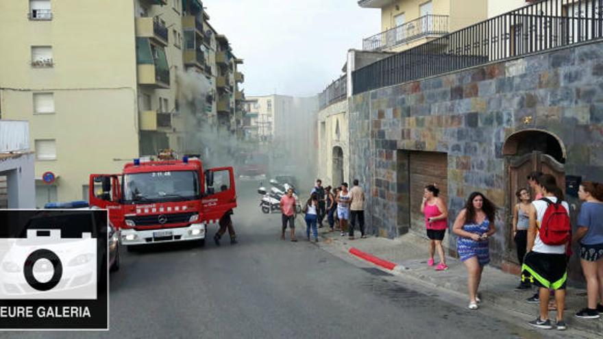 Un foc crema per complet un pis d´estudiants al barri de Montilivi