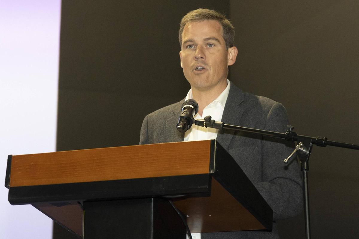 El alcalde de Xàtiva, Roger Cerdà, durante su intervención en el foro 'Más que empresas'.