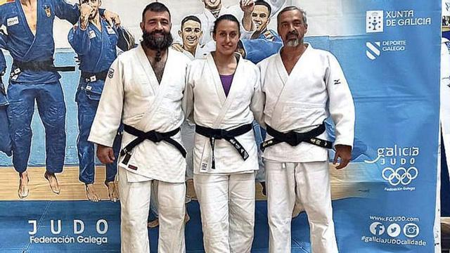 Los tres nuevos titulados de la delegación ourensana. |  // FDV