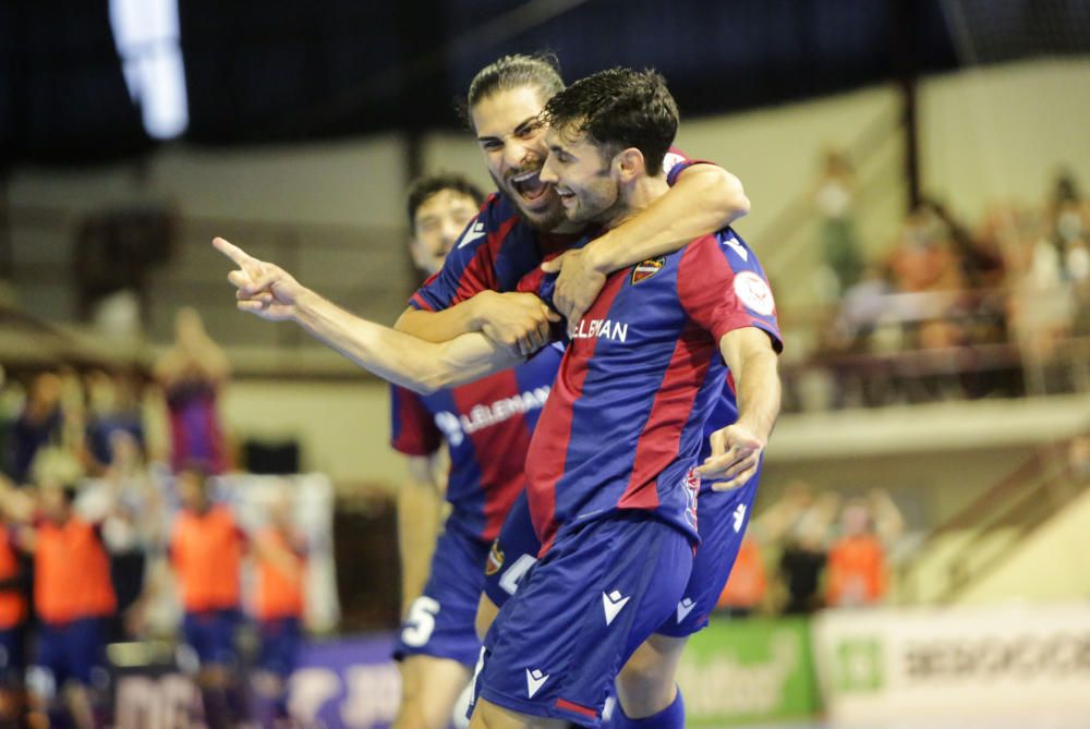 Levante - Valdepeñas: Las mejores fotos del duelo