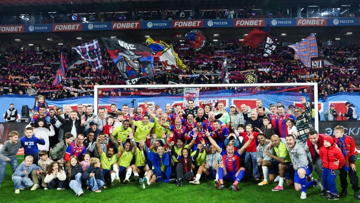 Foto de familia en el aqdiós al fútbol de Vagner Love