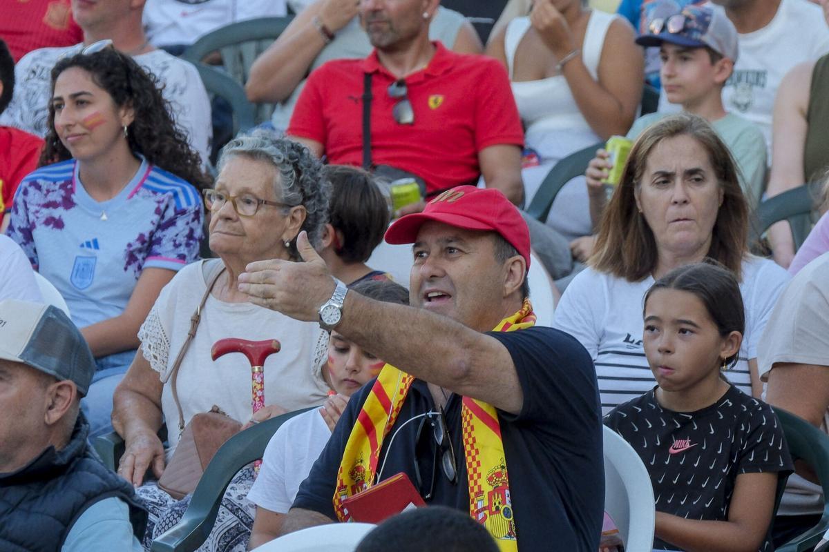 Ambiente del España-Bélgica de cuartos de final del Mundial 2026 en Plaza Don Benito Ambiente del España-Bélgica de cuartos de final del Mundial 2026 en Plaza Don Benito