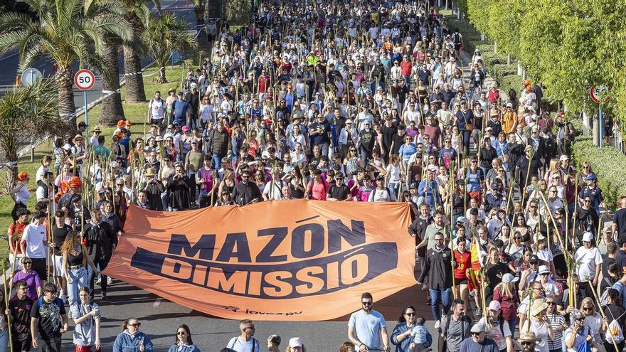 Santa Faz 2025: Mensajes contra Mazón, dolçaina i tabalet y "La manta al coll"