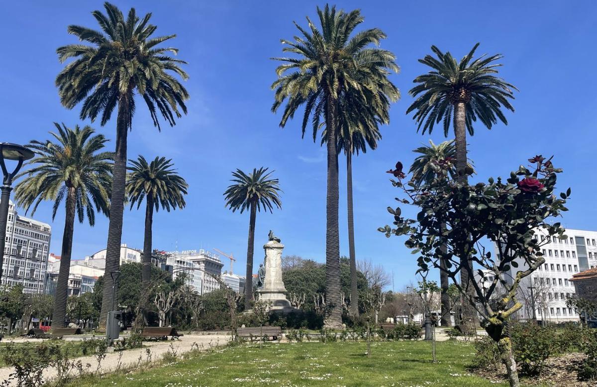 La Rosaleda, en los jardines de Méndez Núñez, ayer. |   // LOC