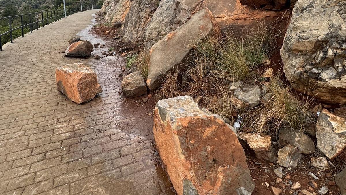 Los desprendimientos se producen en varios puntos del barrio de Sant Josep de la Vall d'Uixó.