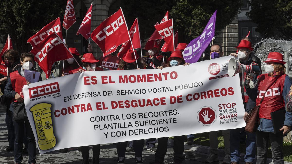 Manifestación contra el desmantelamiento de Correos