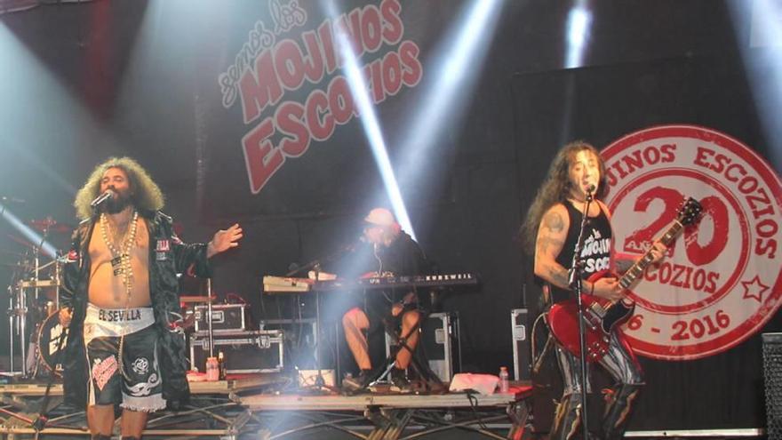 Los Mojinos despiden los conciertos de las fiestas patronales en Puerto Lumbreras