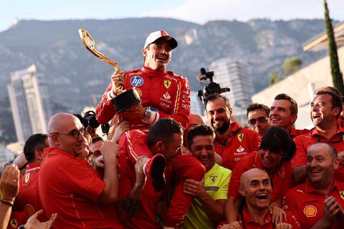 Charles Leclerc llega a su casa tras la victoria del pasado año en Mónaco.