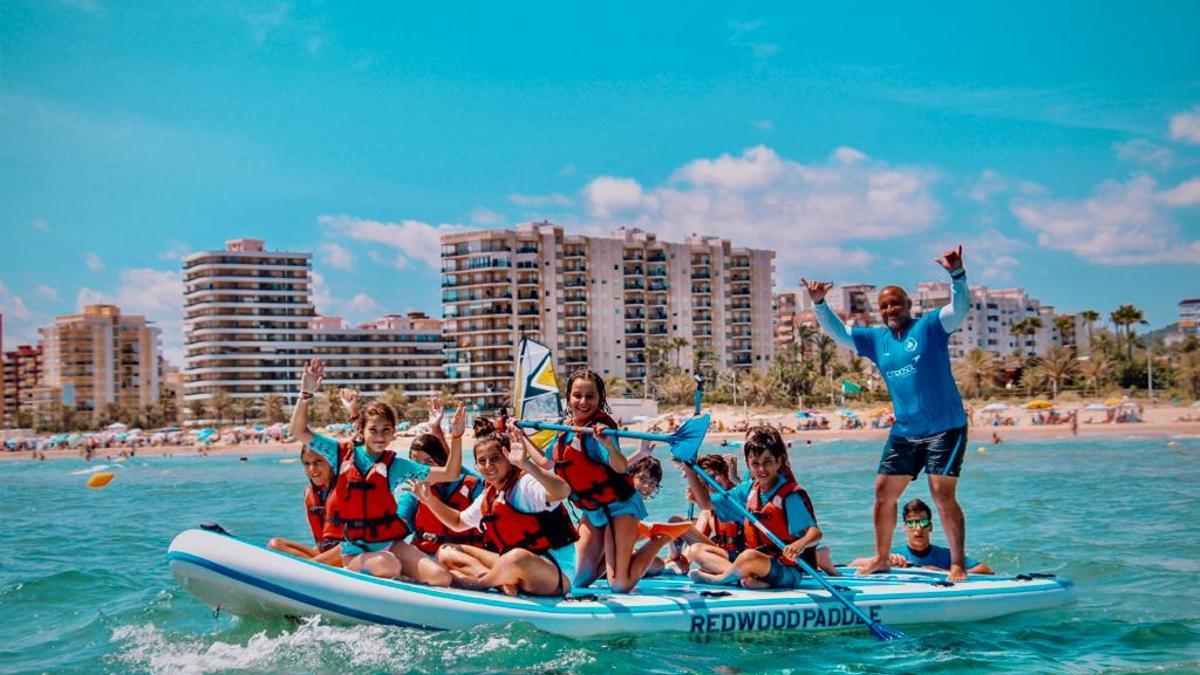 Una actividad náutica de verano en la zona donde se ubica Gandia Surf