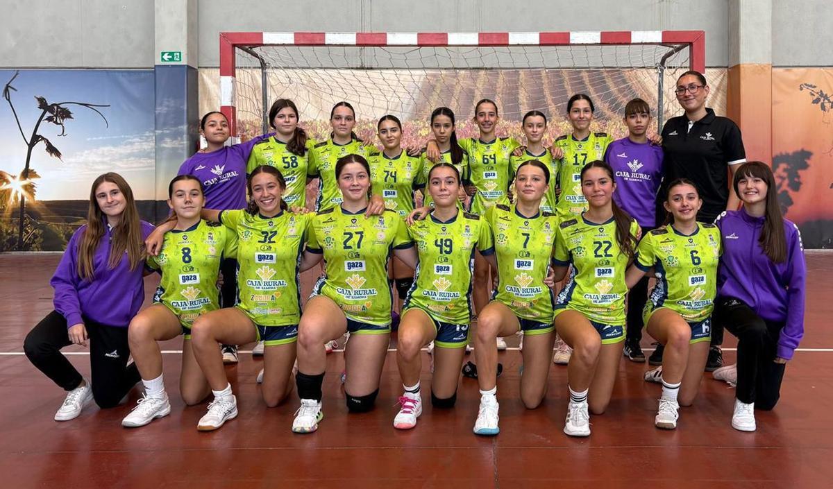 Formación del conjunto femenino Bellido Decoración BM Zamora. | CEDIDA