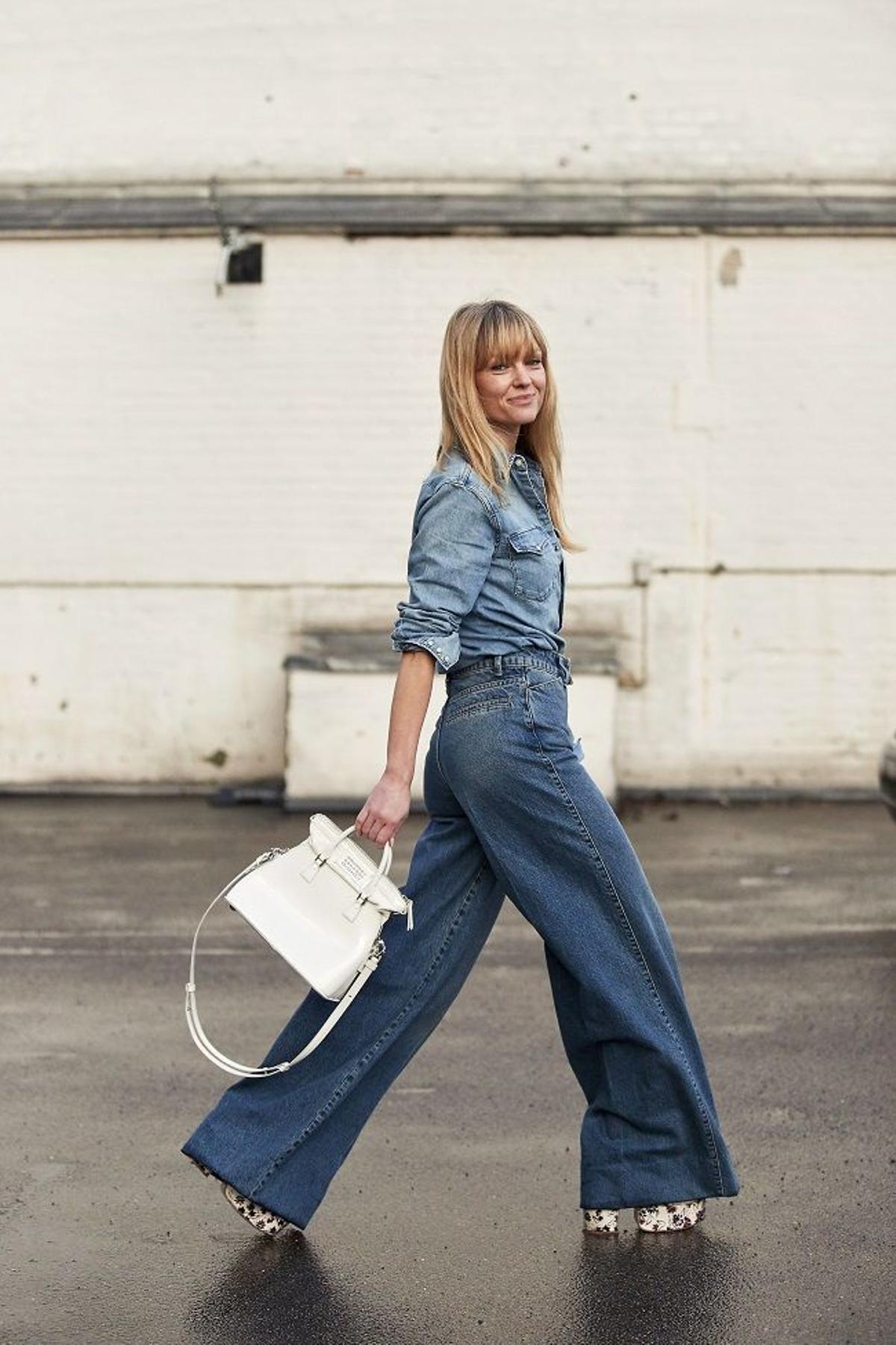 Look 'total denim' visto en el 'street style' de Copenhague