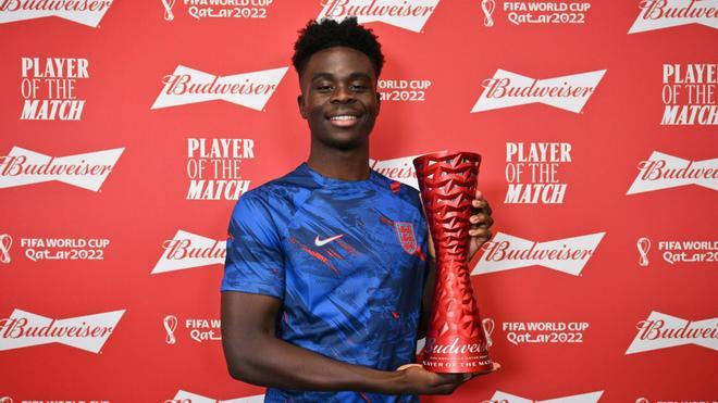 Bukayo Saka, anotó dos goles en el festín del Inglaterra 6 - 2 Irán.