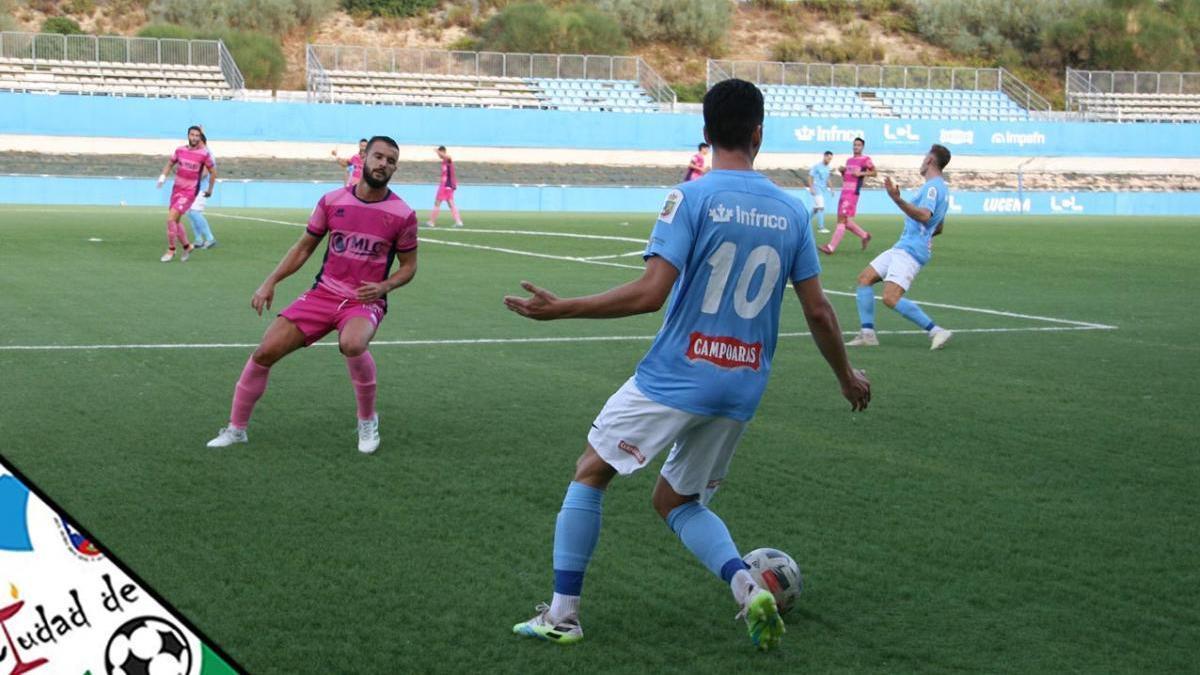 El Ciudad de Lucena logra un meritorio empate ante el Linares Deportivo