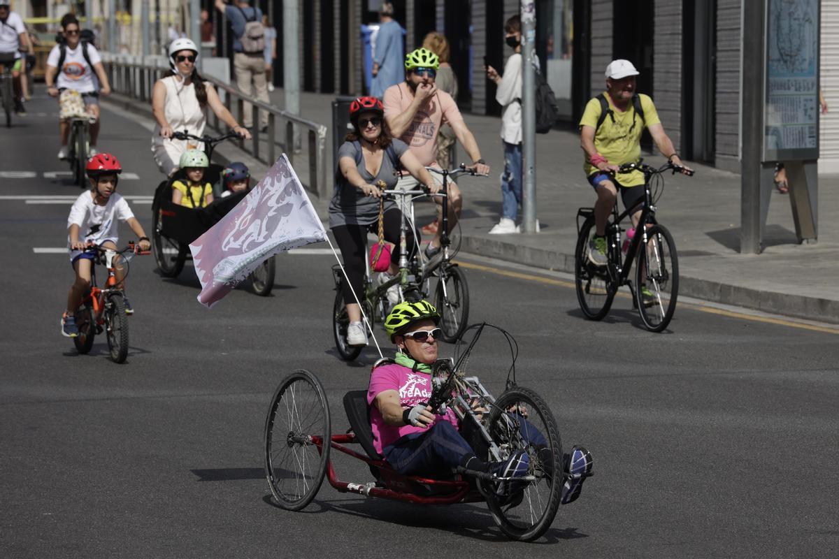 La fiesta de la bicicleta regresa a las calles de Barcelona con la Bicicletada.