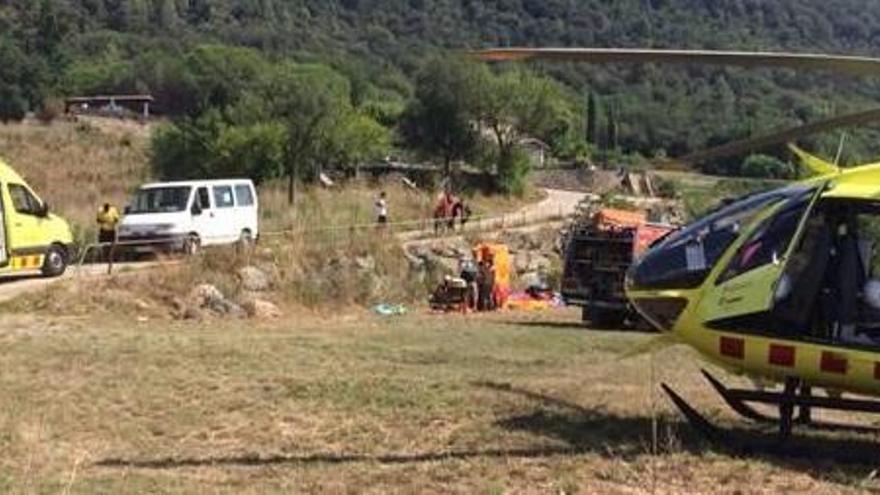 Un parapentista resulta ferit en estavellar-se contra un mur a Amer