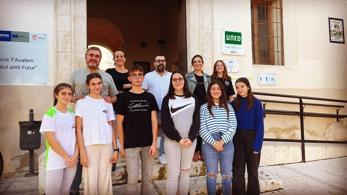 Núria Sisternes Martínez, Marta Cubells Sánchez,  Júlia Furió Perucho, Alexandrina Dragomirova Garlanova, Ferran Mas Pérez e Inés Pérez Montesinos, junto a profesores del Conservatorio.