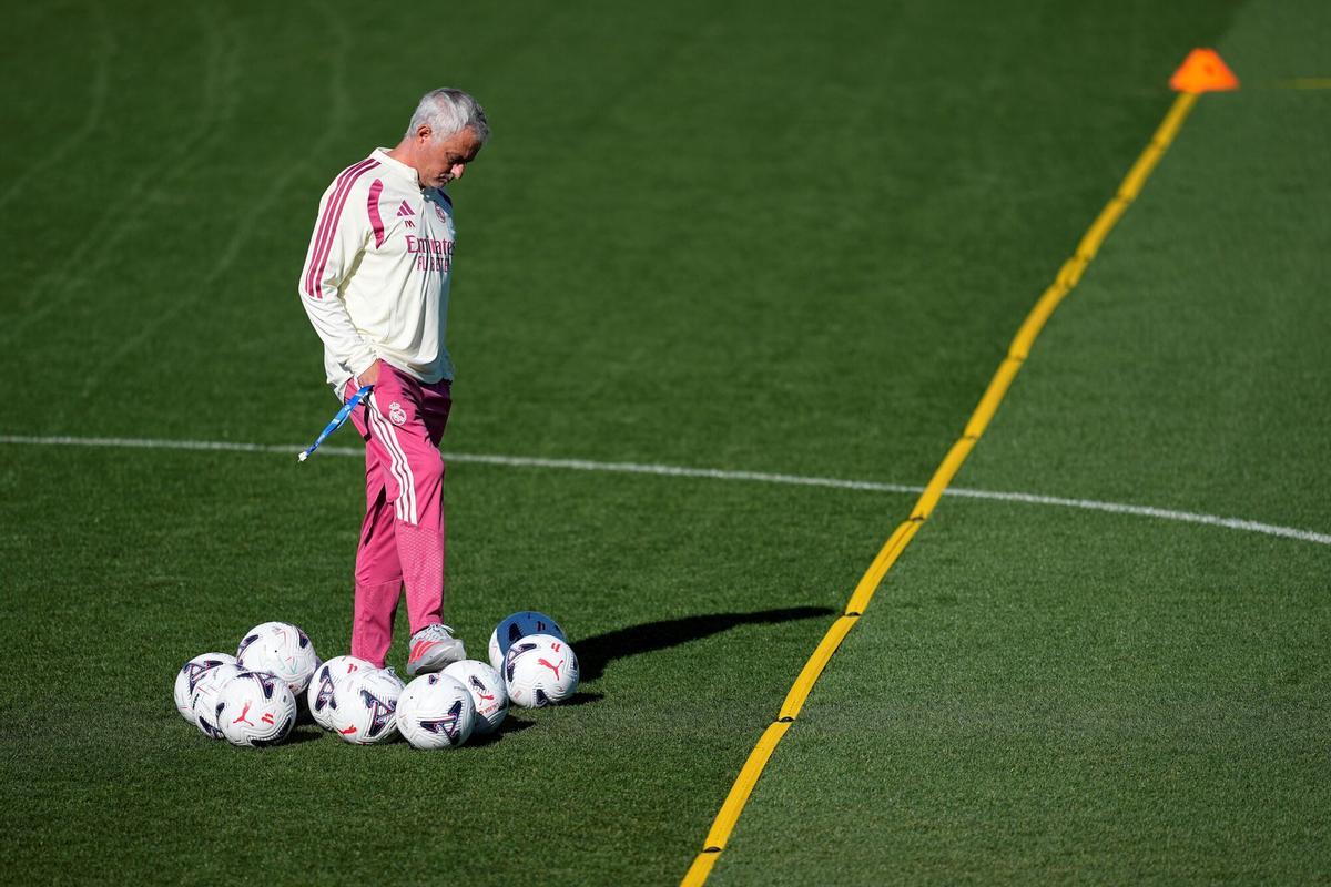 Jose Mourinho during the training day of Real Madrid ahead the Spanish League, LaLiga EA Sports, football match against Malaga CF at Ciudad Deportiva Real Madrid on August 29, 2026, in Valdebebas, Madrid, Spain. AFP7 29/08/2026 ONLY FOR USE IN SPAIN. Oscar J. Barroso / AFP7 / Europa Press;2026;SOCCER;SPAIN;SPORT;ZSOCCER;ZSPORT;Real Madrid training and press conference - LaLiga EA Sports