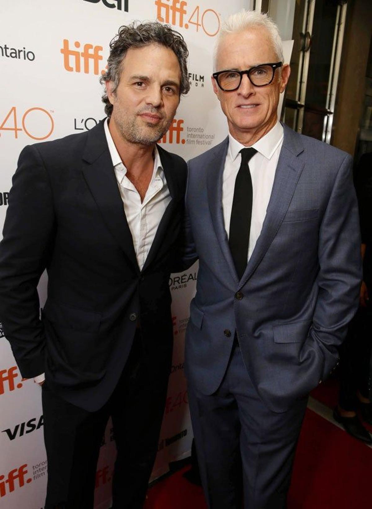 Mark Ruffalo y John Slattery en la première de 'Spotlight' en el TIFF 2015