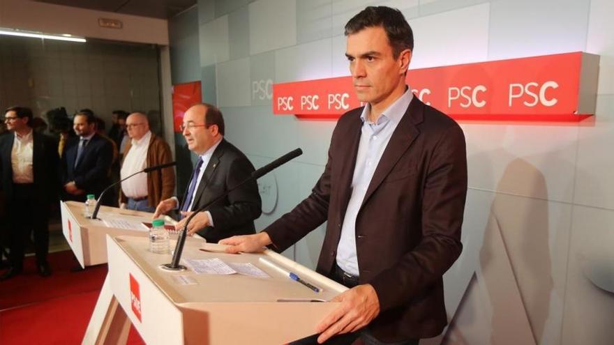 Pedro Sánchez hurga en el descalabro del PP catalán