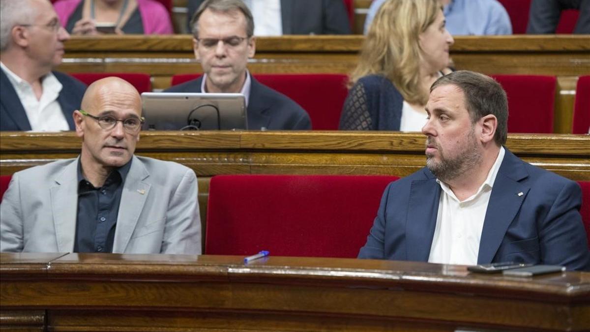Raül Romeva y Oriol Junqueras, en el Parlament en julio del 2017.