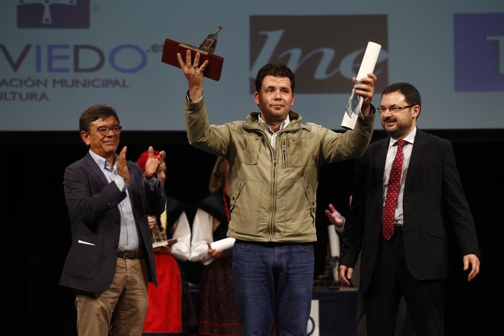 Ceremonia de entrega de los premios del XXIV concurso y muestra del Folclore Ciudad de Oviedo