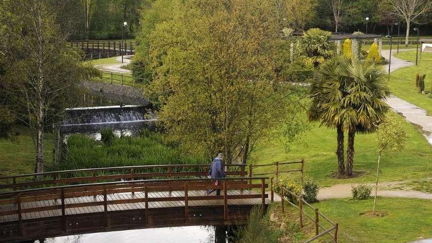 Uno de los tramos del paseo fluvial, cerca del puente de la Avenida Cuiña.  // Bernabé/Gutier