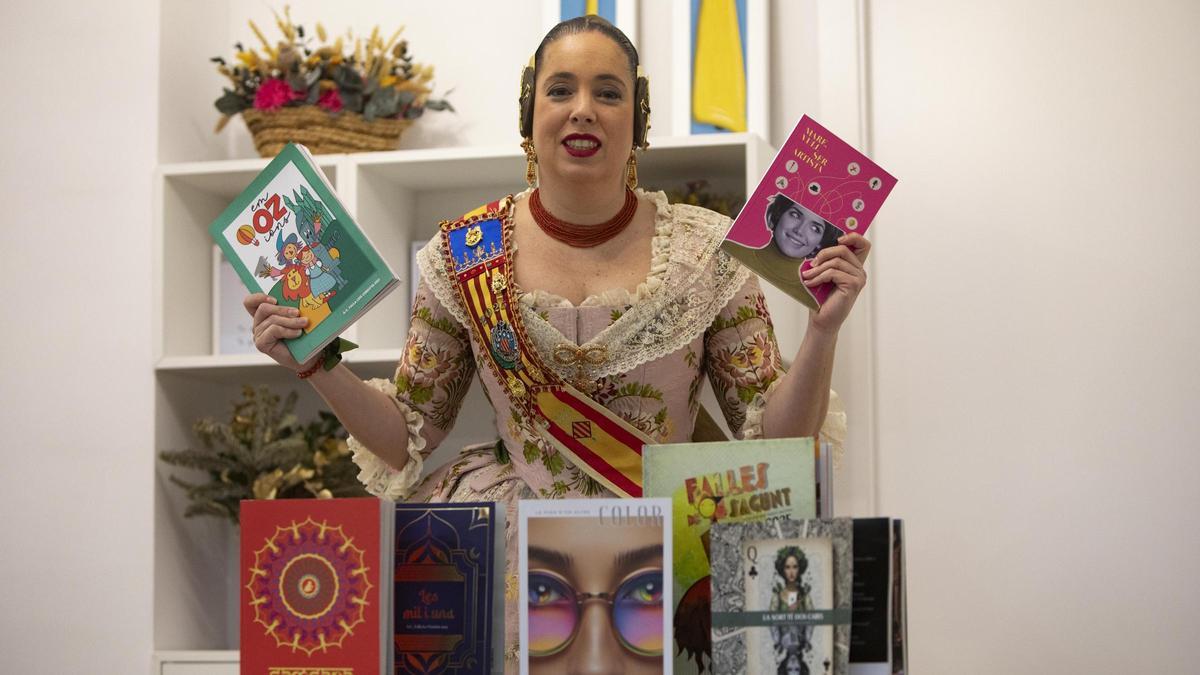 La fallera mayor de Morvedre recibe en su casa a Levante-EMV