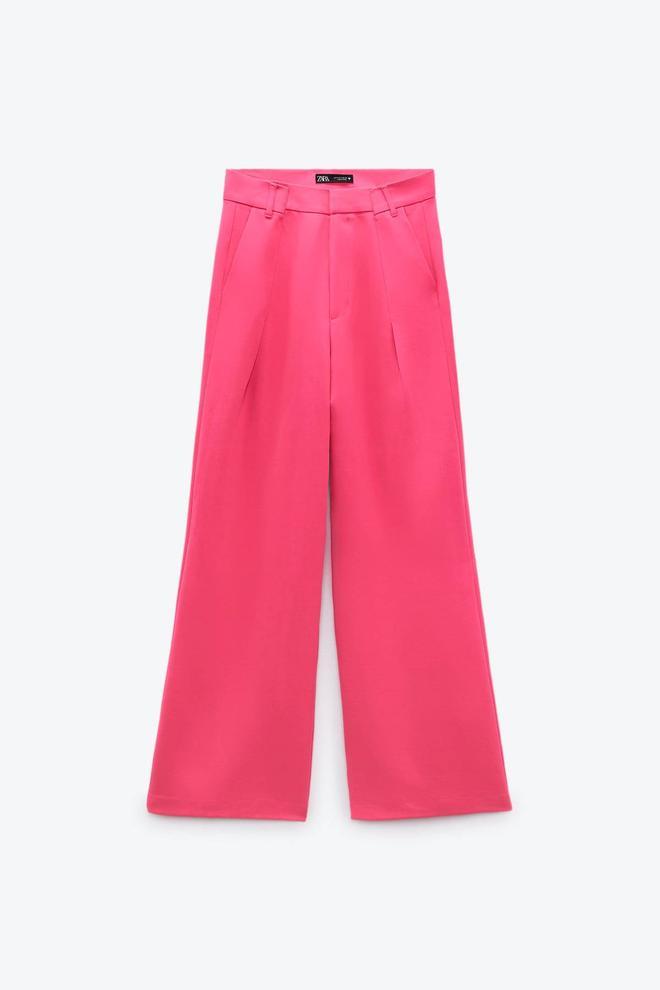 Pantalón de pata ancha en tono rosa de Zara