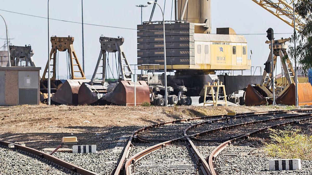 La entrada del ferrocarril al puerto de Alicante sigue en ancho ibérico.