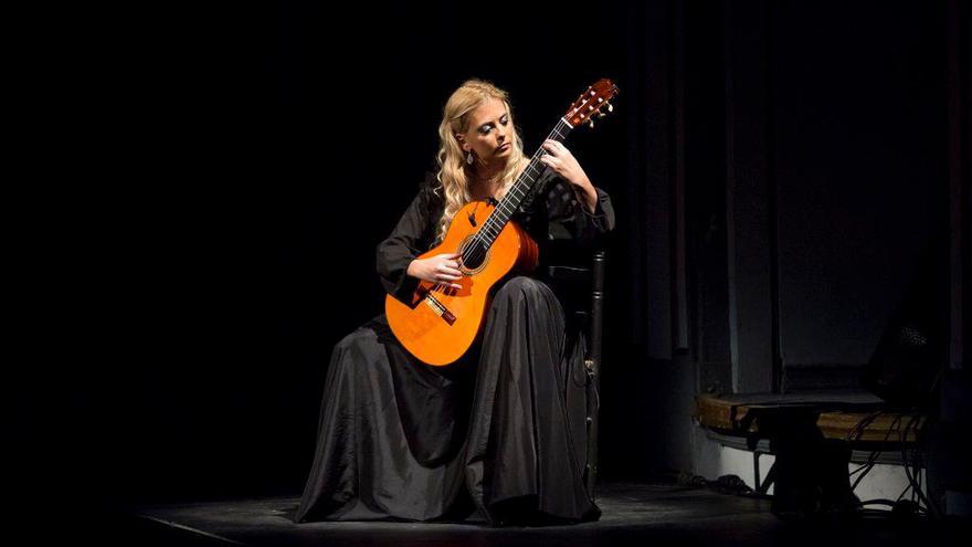 Davinia Ballesteros / Foto Daniel Pérez / Pellizco Flamenco