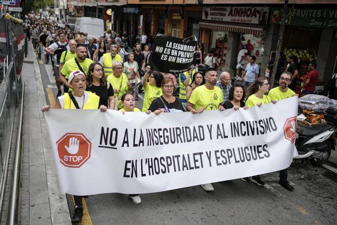 Una nueva protesta contra la inseguridad y el incivismo en L'Hospitalet saca a la calle a 500 vecinos