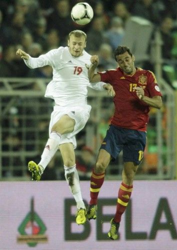 Alvaro Arbeloa salta junto a Maksim Bordachev