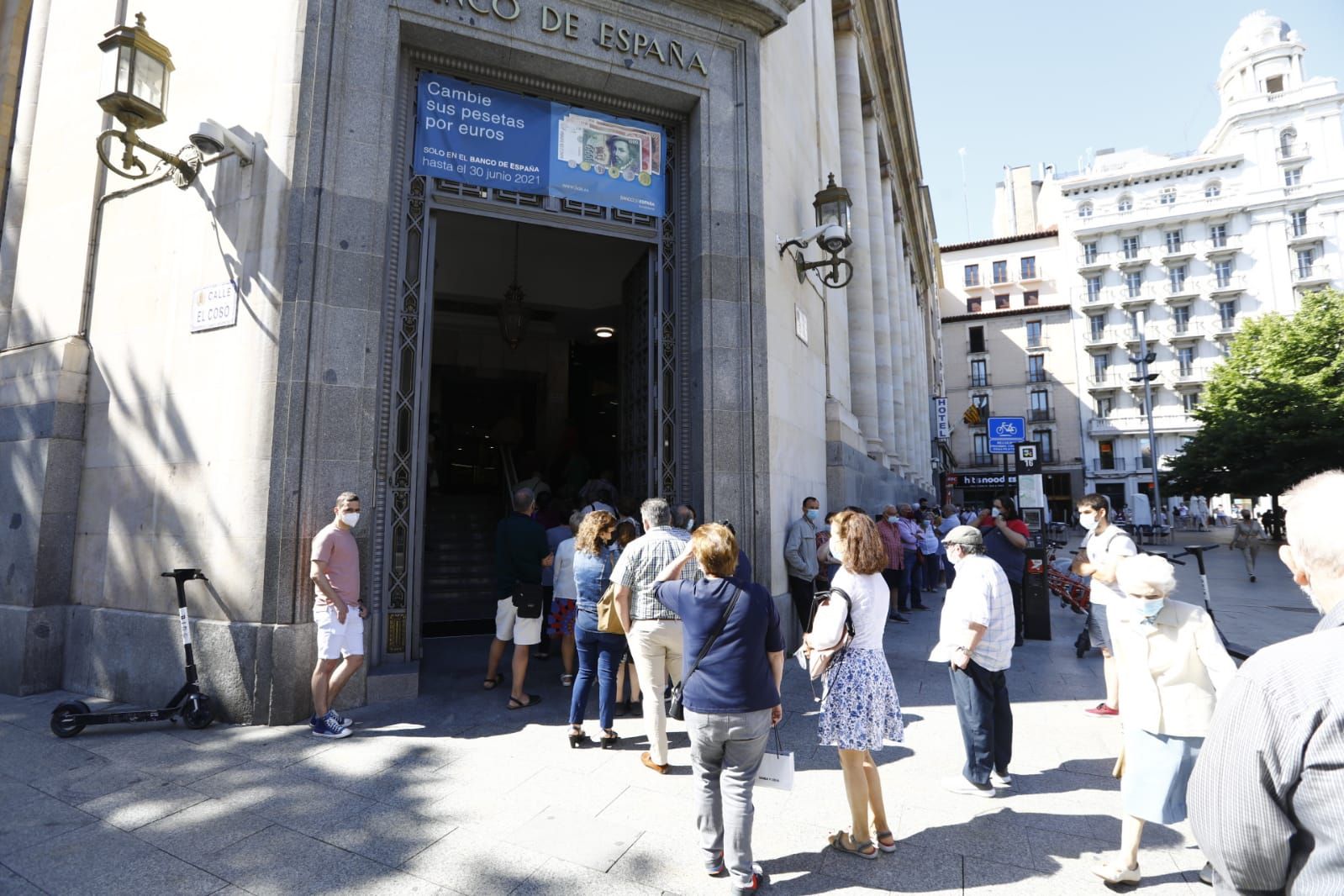 Colas en el Banco de España en Zaragoza