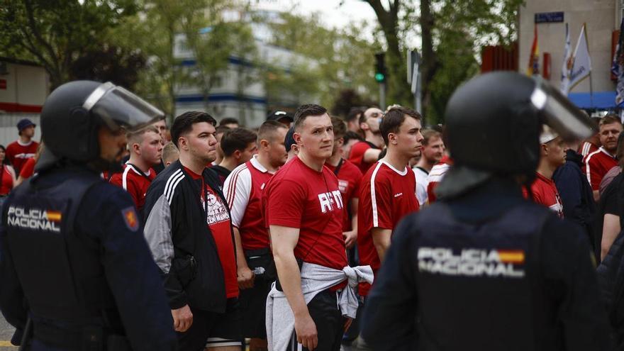 Miles de aficionados del Bayern de Múnich ponen rumbo al Santiago Bernabéu