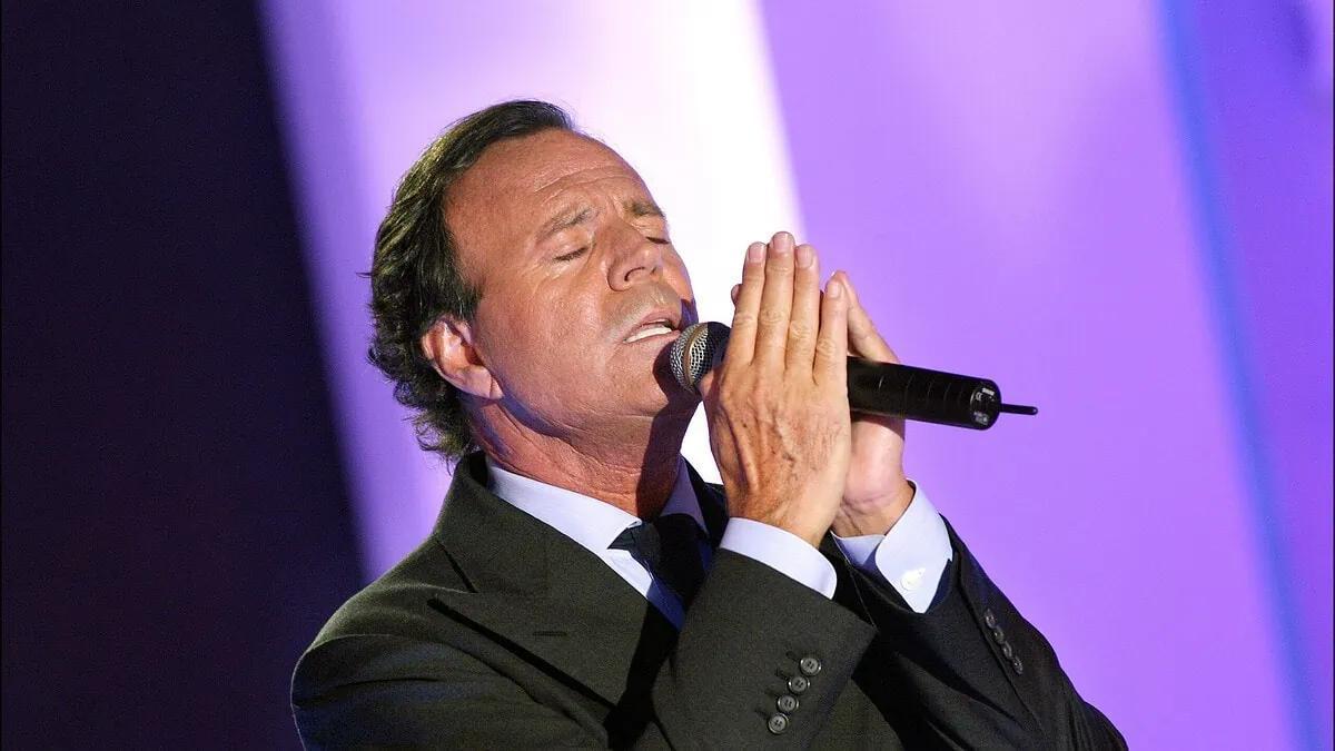 Julio Iglesias, denunciado