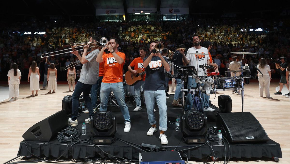 Los integrantes de La Fúmiga, en su actuación meses atrás en La Fonteta.